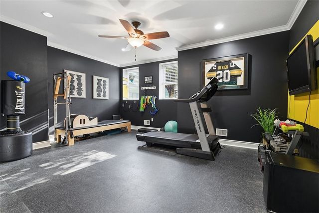 154 Sweetbriar Village Trl, Mt Washington, PA 15211