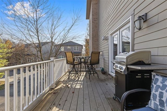 154 Sweetbriar Village Trl, Mt Washington, PA 15211