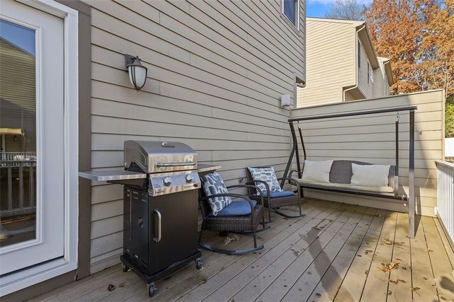 154 Sweetbriar Village Trl, Mt Washington, PA 15211