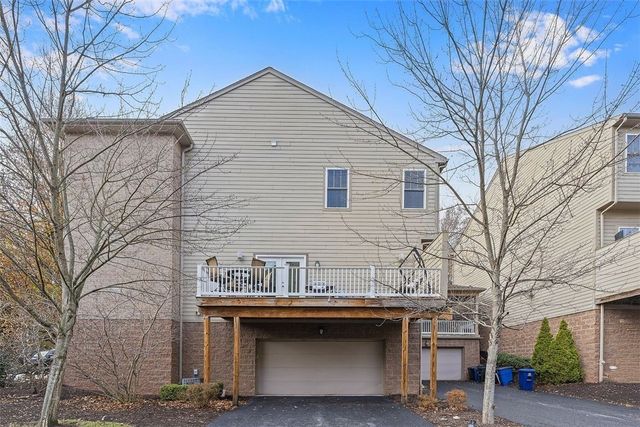 154 Sweetbriar Village Trl, Mt Washington, PA 15211