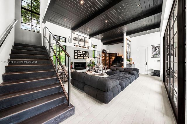 590 NE 59th St, Miami, FL 33137