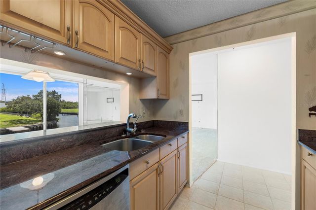 428 MOORINGS COVE DRIVE 7F, Tarpon Springs, FL 34689