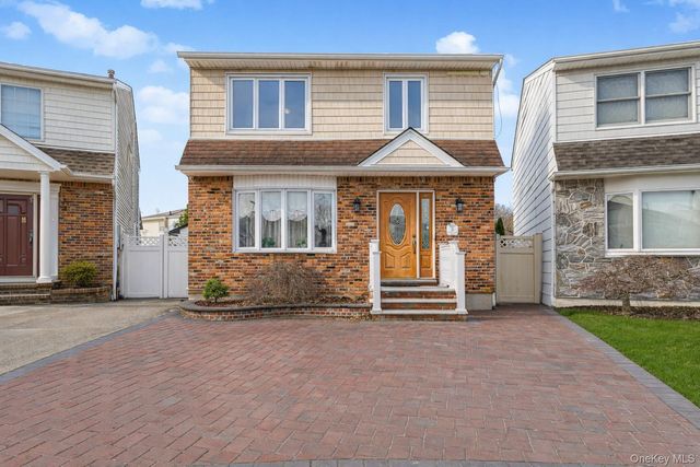 36 Ashwood Court, Staten Island, NY 10308