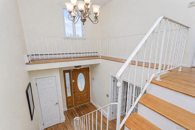 36 Ashwood Court, Staten Island, NY 10308