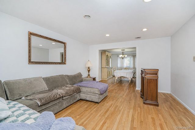 36 Ashwood Court, Staten Island, NY 10308