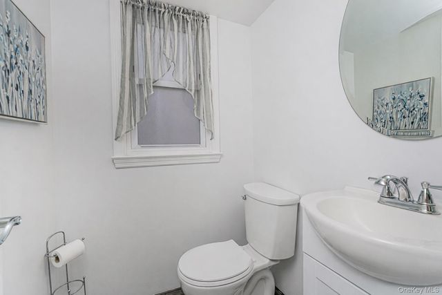 36 Ashwood Court, Staten Island, NY 10308