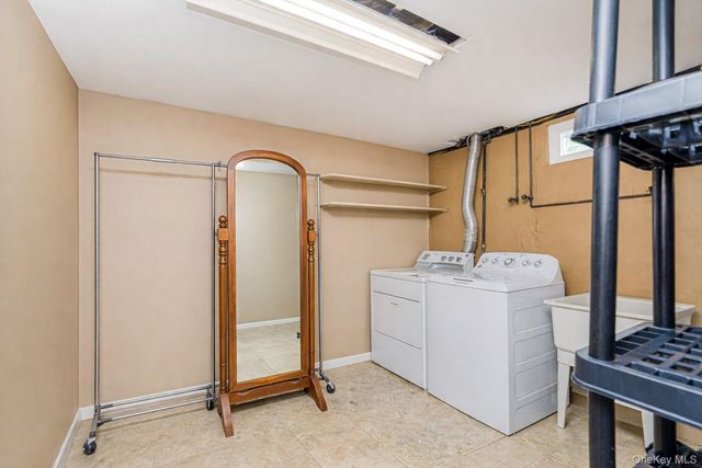 36 Ashwood Court, Staten Island, NY 10308