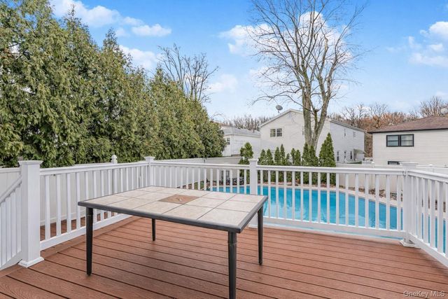 36 Ashwood Court, Staten Island, NY 10308