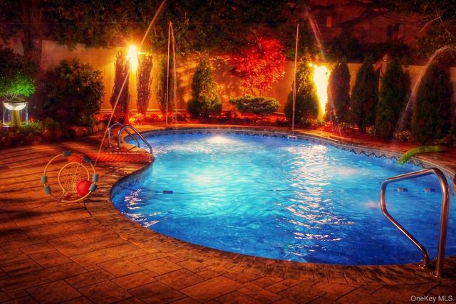 36 Ashwood Court, Staten Island, NY 10308