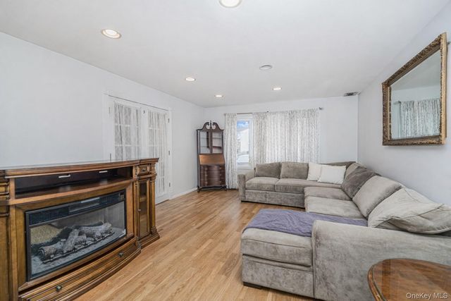 36 Ashwood Court, Staten Island, NY 10308
