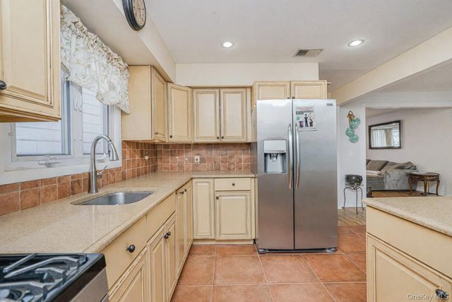 36 Ashwood Court, Staten Island, NY 10308