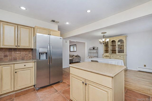 36 Ashwood Court, Staten Island, NY 10308