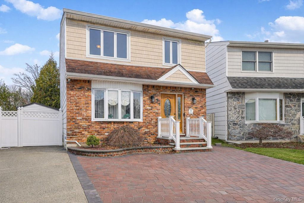36 Ashwood Court, Staten Island, NY 10308