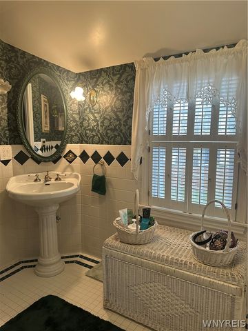 60 Hartford Avenue, Tonawanda, NY 14223