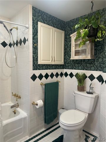 60 Hartford Avenue, Tonawanda, NY 14223