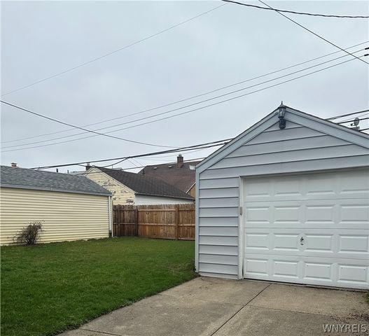 60 Hartford Avenue, Tonawanda, NY 14223