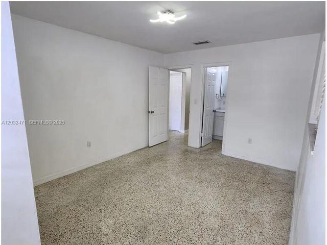 11267 SW 7th St, Sweetwater, FL 33174
