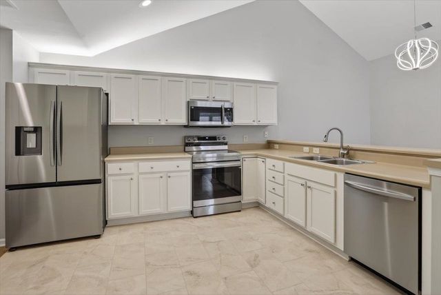 1693 E SOUTHFIELD CIR, Memphis, TN 38016