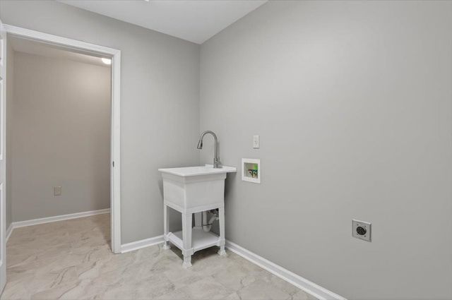 1693 E SOUTHFIELD CIR, Memphis, TN 38016