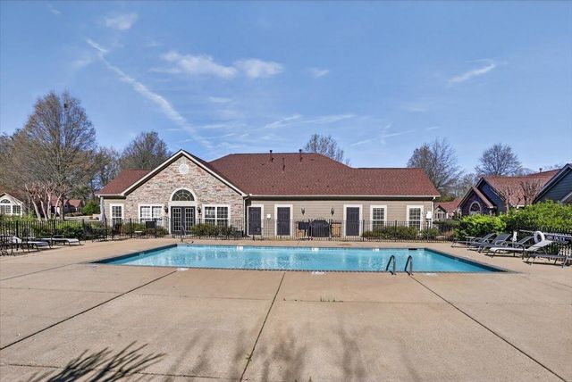 1693 E SOUTHFIELD CIR, Memphis, TN 38016