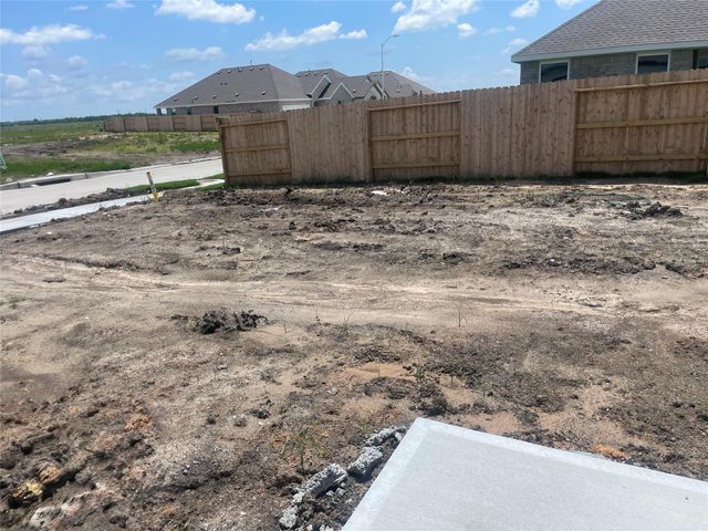 3222 Tanzanite Chase Drive, Angleton, TX 77515