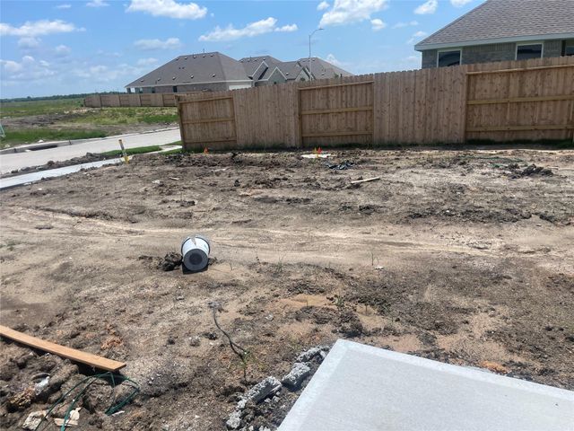 3222 Tanzanite Chase Drive, Angleton, TX 77515