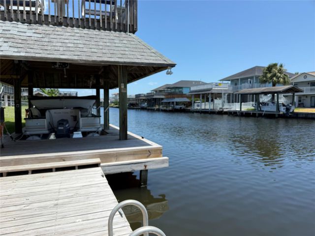1173 Sailfish, Bayou Vista, TX 77563