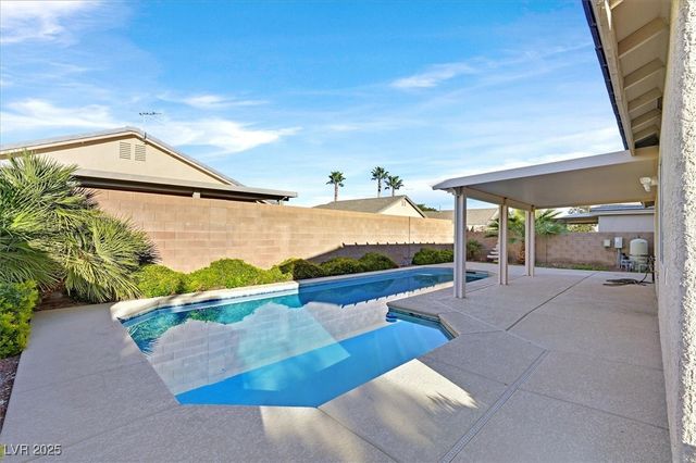 7504 Evening Falls Drive, Las Vegas, NV 89131