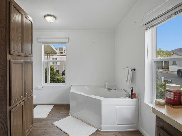 605 Doe Lane SE, Albuquerque, NM 87123