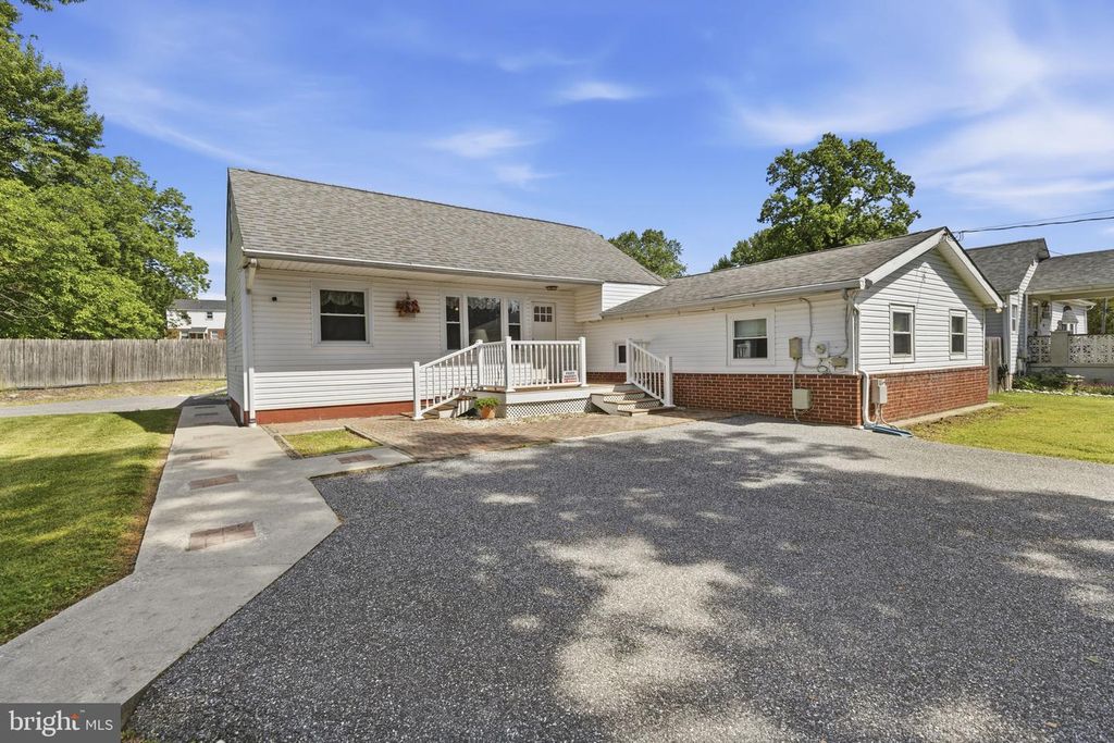2411 POPLAR RD, Baltimore, MD 21221