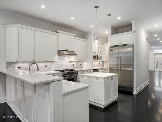 1633 N Wolcott Avenue, Chicago, IL 60622