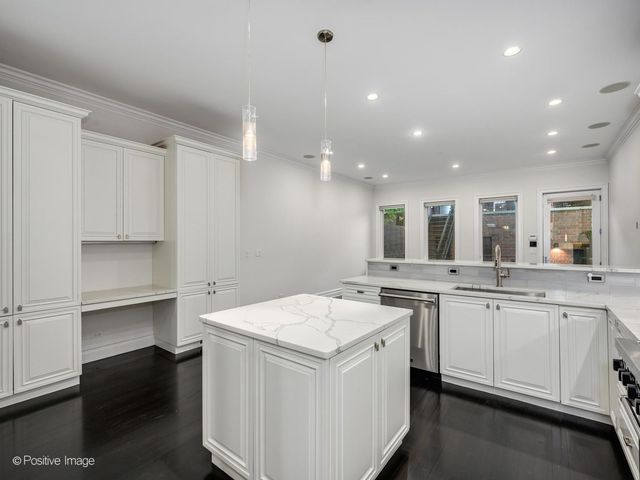 1633 N Wolcott Avenue, Chicago, IL 60622