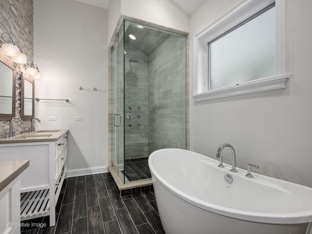 1633 N Wolcott Avenue, Chicago, IL 60622
