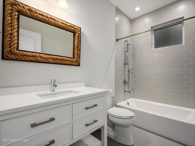 1633 N Wolcott Avenue, Chicago, IL 60622