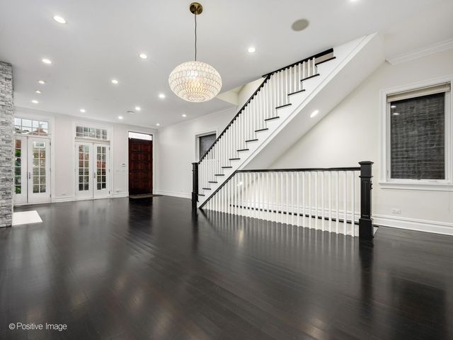 1633 N Wolcott Avenue, Chicago, IL 60622