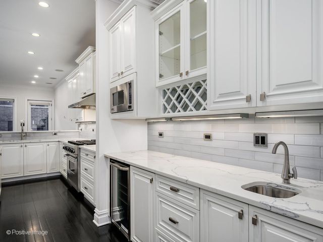 1633 N Wolcott Avenue, Chicago, IL 60622