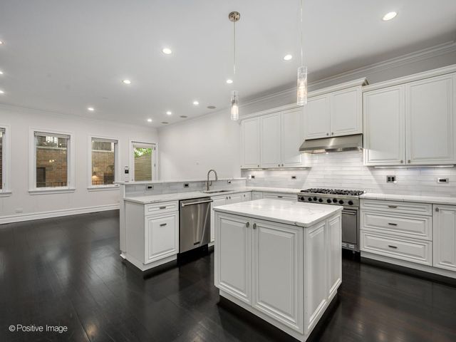 1633 N Wolcott Avenue, Chicago, IL 60622
