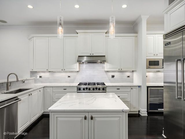1633 N Wolcott Avenue, Chicago, IL 60622