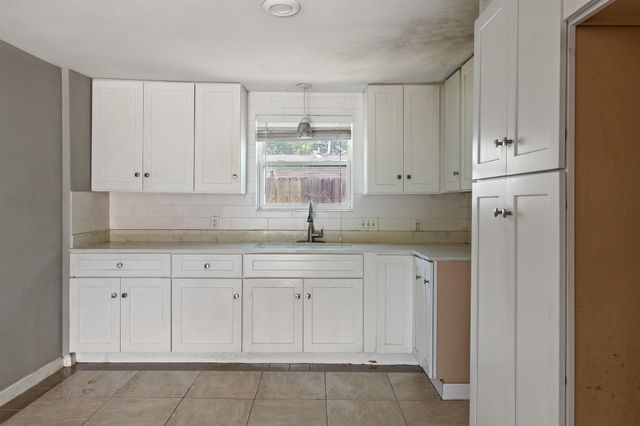 7402 Providence Ave, Austin, TX 78752