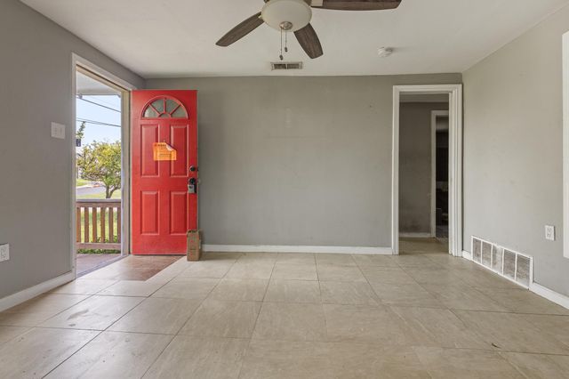 7402 Providence Ave, Austin, TX 78752