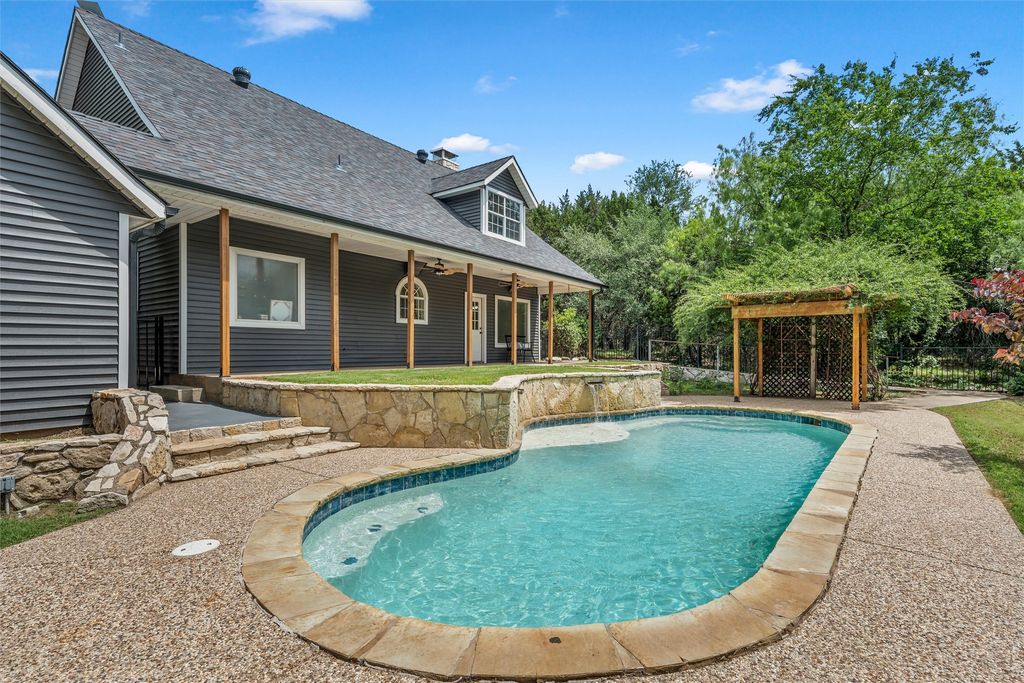 1561 Whitecrest Drive, Whitney, TX 76692