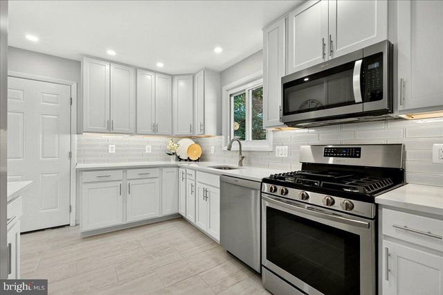 14718 CRANOKE ST, Centreville, VA 20120