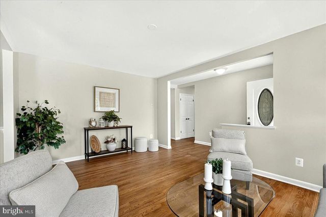 14718 CRANOKE ST, Centreville, VA 20120