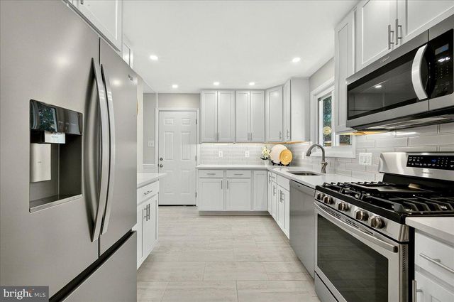 14718 CRANOKE ST, Centreville, VA 20120