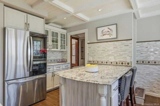 6 Janssen Drive, Manhasset, NY 11030