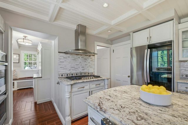 6 Janssen Drive, Manhasset, NY 11030