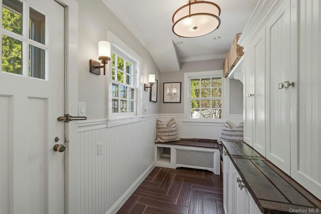 6 Janssen Drive, Manhasset, NY 11030