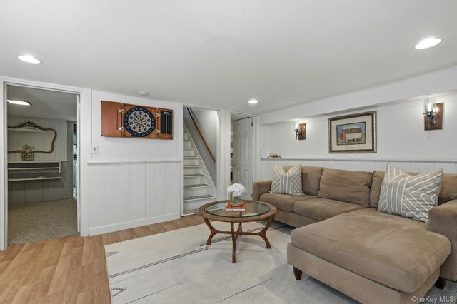 6 Janssen Drive, Manhasset, NY 11030