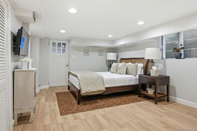 6 Janssen Drive, Manhasset, NY 11030