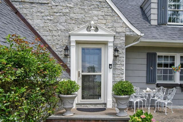 6 Janssen Drive, Manhasset, NY 11030